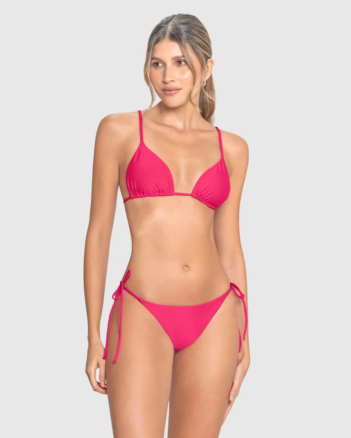 Bikini de poco cubrimiento perfecto para broncearte