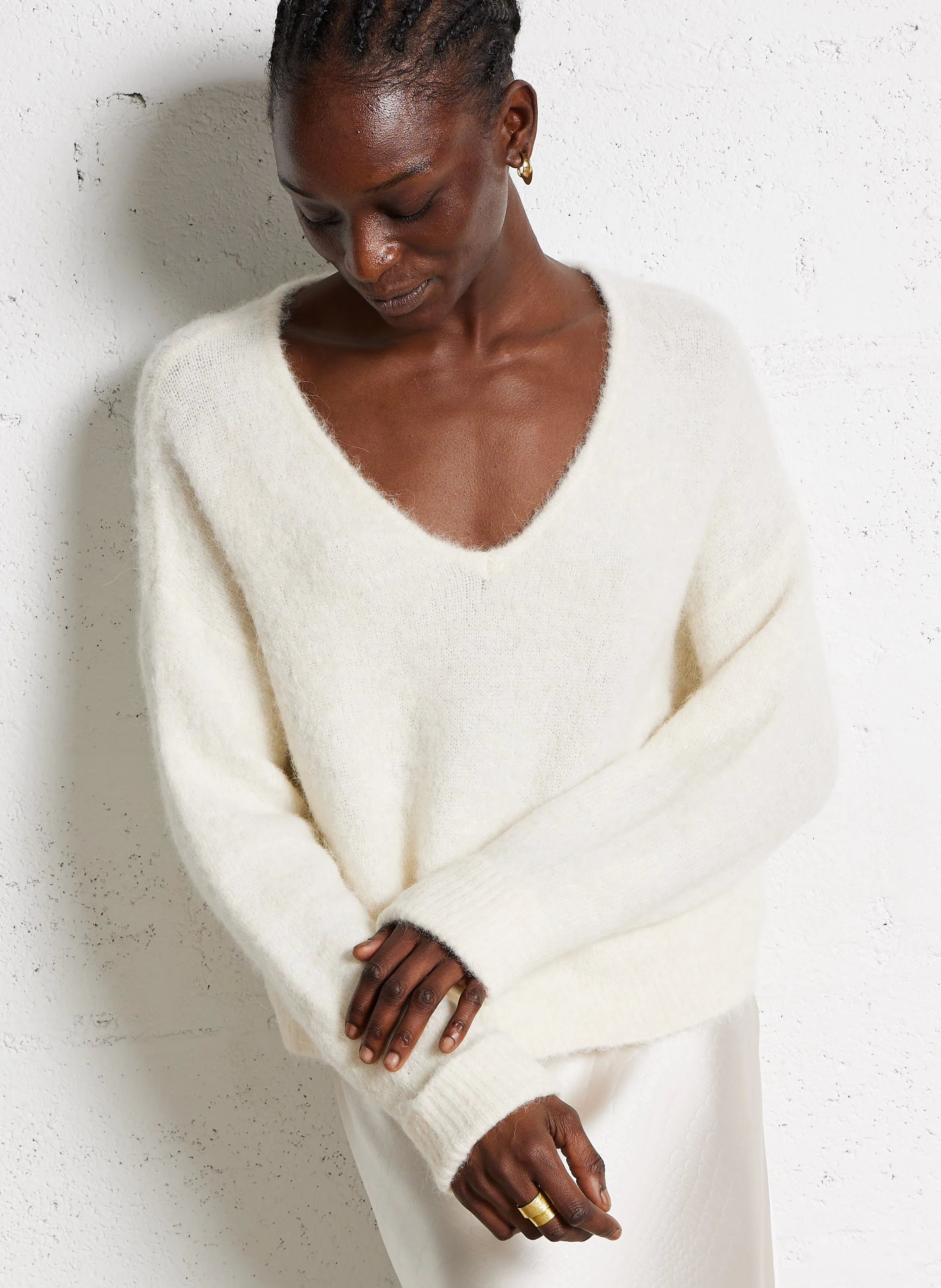 EAST - Sweater oversize con cuello en V en beige