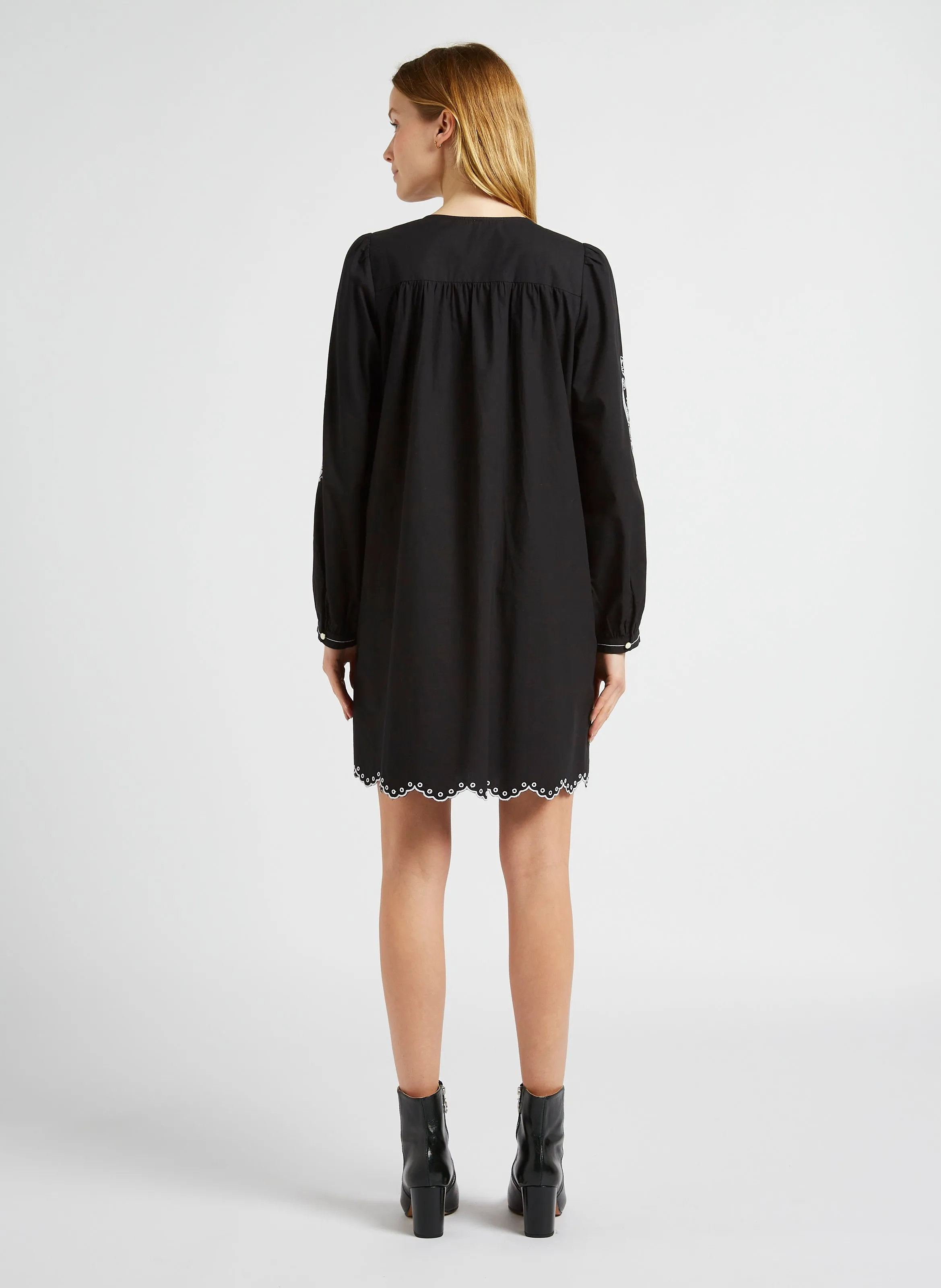 Vestido camisero corto con cuello en V de algodón en negro